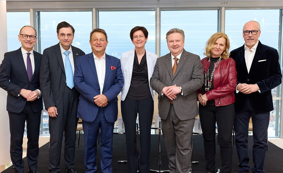 @UNIQUE relations/APA-Fotoservice/Schedl